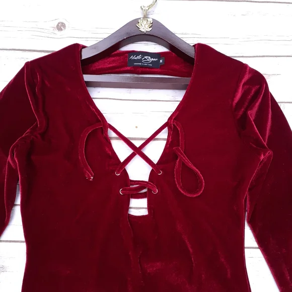 Red velvet backless bodysuit criss cross tie front - Picture 3 of 11